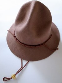 black means 　MOUNTAIN HAT・モカ