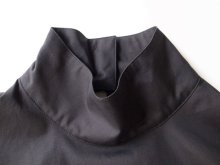 他の写真2: sulvam       サルバム ”broad women back slit shirt”ハイネックプルオーバーシャツ