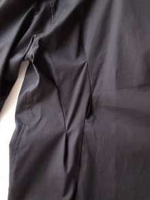 他の写真3: sulvam       サルバム ”broad women back slit shirt”ハイネックプルオーバーシャツ