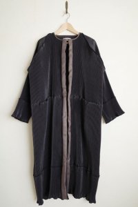kotoha yokozawa       コトハヨコザワ pleats coat・black