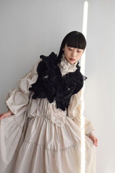 画像17: HOUGA       kiki frill vest・BLACK