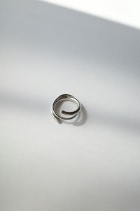 HeRIN.CYE       Twisted ring