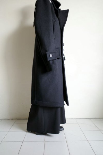 画像18: TAKAHIROMIYASHITATheSoloist.       right - left pencil silhouette double breasted peacoat.