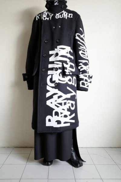 画像20: TAKAHIROMIYASHITATheSoloist.       right - left pencil silhouette double breasted peacoat.