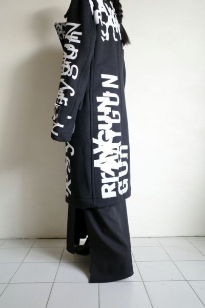 画像15: TAKAHIROMIYASHITATheSoloist.       right - left pencil silhouette double breasted peacoat.