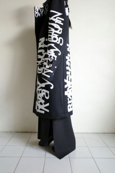 画像14: TAKAHIROMIYASHITATheSoloist.       right - left pencil silhouette double breasted peacoat.