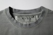 他の写真1: KYOU       TEE-NS.03 /embroidery race remake overdyed tee ・charcoal