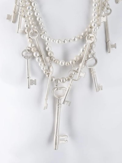 画像2: TAKAHIROMIYASHITATheSoloist.       pearl necklace with five keys.(8mm)