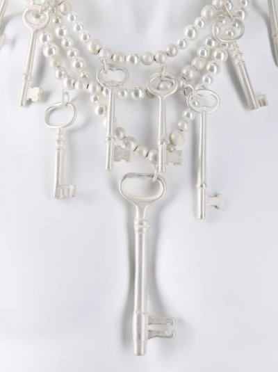 画像2: TAKAHIROMIYASHITATheSoloist.       pearl necklace with five keys.(10mm)