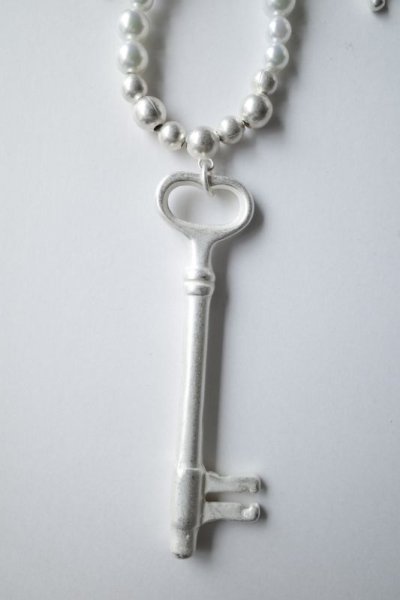 画像7: TAKAHIROMIYASHITATheSoloist.       pearl necklace with five keys.(8mm)