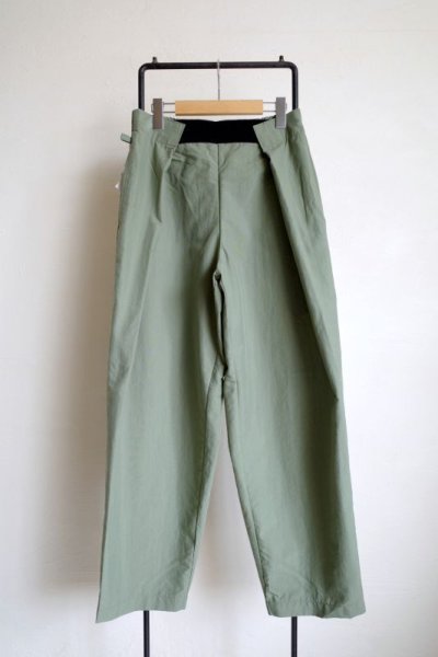 画像1: RELAX FIT       リラックスフィット ”NPID NYLON BEACH SLACKS” ライトオリーブ