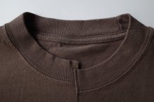 他の写真1: renewces       "Front switching over 1 point embroidery T-sh"・moka brown