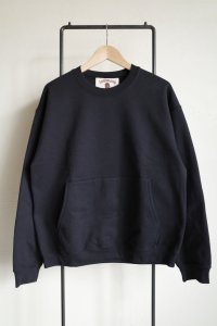 RELAX FIT       リラックスフィット ”Muff Pocket Crew Sweat”スウェットシャツ・ブラック