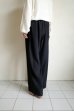 画像8: ANTHEM A        SILKY VISCOSE 2TUCK FLARE EASY PANTS・BLACK