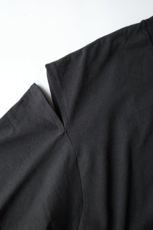 他の写真2: renewces       "inside-out shoulder slits T"・black ×monotone