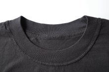他の写真1: renewces       "inside-out shoulder slits T"・black ×monotone