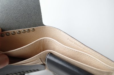 画像7: ebagos  エバゴス　　ブライドルレザーカシメ二つ折財布・ブラック