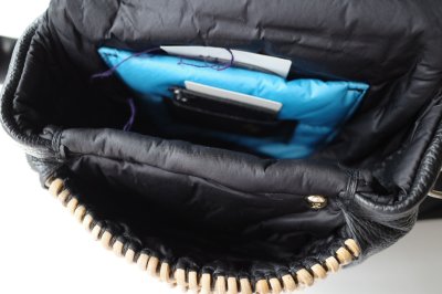 画像7: ebagos  エバゴス　　 フニュ シュリンク ボディーバッグS・ブラック