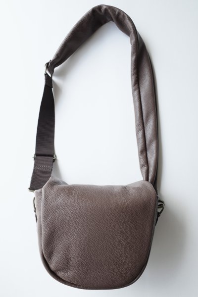 画像2: ebagos  エバゴス　　 フニュ シュリンク ボディーバッグS・チョコ