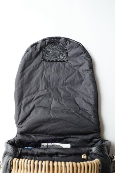 画像5: ebagos  エバゴス　　 フニュ シュリンク ボディーバッグS・ブラック