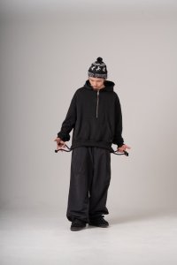 TENHALF       THE GAME OF LIFE PANTS・BLACK