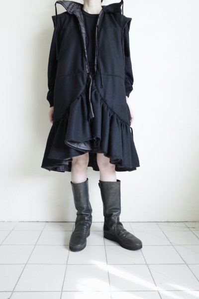 画像17: naokitomizuka      Quilting ruffled gilet ・black