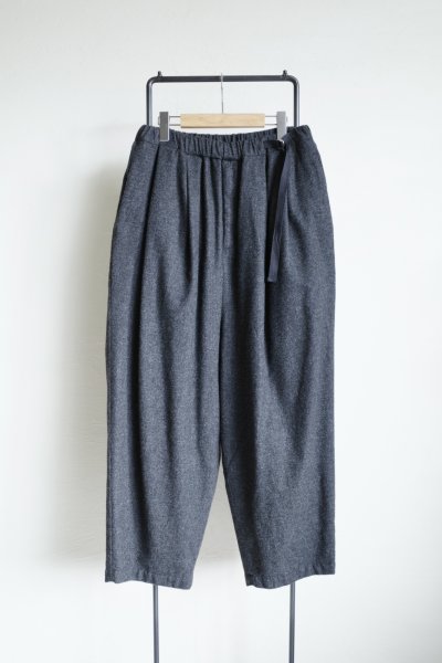 画像1: Dulcamara　　　　　　縮絨ウールタックワイドパンツ・チャコールグレー