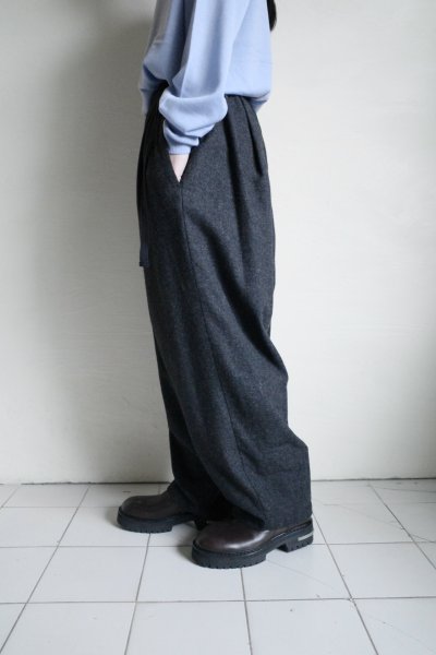 画像9: Dulcamara　　　　　　縮絨ウールタックワイドパンツ・チャコールグレー