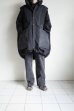 画像17: blackmeans irregular       オーバーサイズパデットスリーブレスコート・BLACK (17)