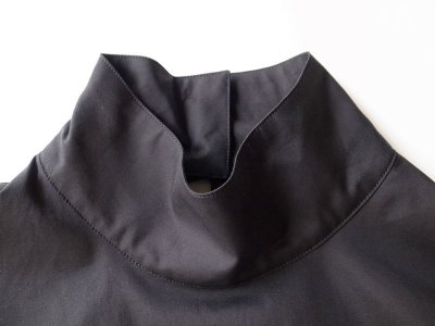 画像2: sulvam       サルバム ”broad women back slit shirt”ハイネックプルオーバーシャツ