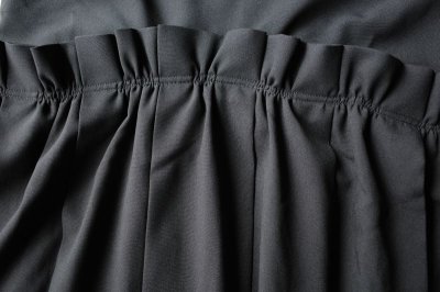 画像3: HeRIN.CYE       Many tuck dress・BLACK