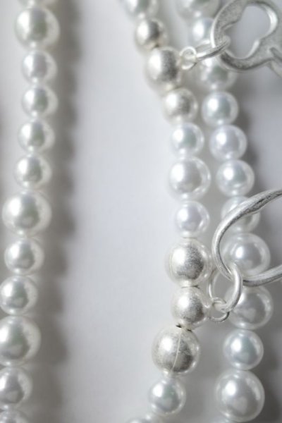 画像2: TAKAHIROMIYASHITATheSoloist.       pearl necklace with five keys.(8mm)