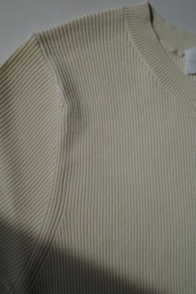 画像2: HeRIN.CYE       Back slit knit tops・OFF WHITE