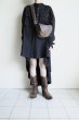 画像9: ebagos  エバゴス　　 フニュ シュリンク ボディーバッグS・チョコ (9)