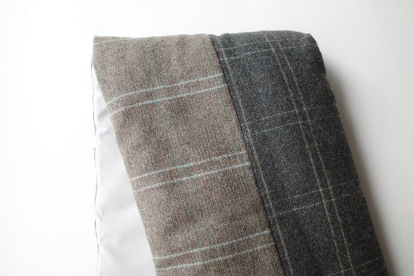 画像9: Dulcamara　　　　　　オーバーラップチェックパデッドマフラー・チャコールグレイ (9)