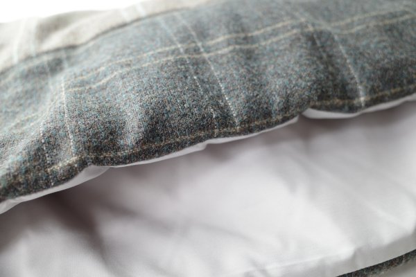 画像10: Dulcamara　　　　　　オーバーラップチェックパデッドマフラー・チャコールグレイ (10)