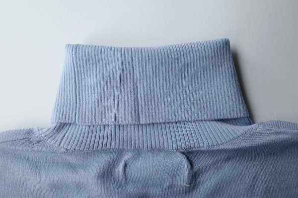 画像7: FOLL       washable wool turtleneck sweater・sax (7)