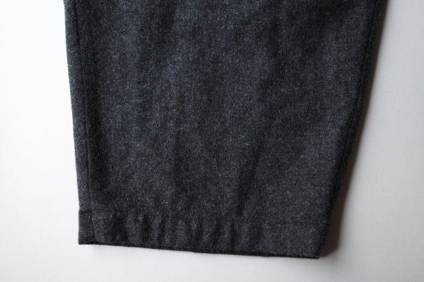 画像4: Dulcamara　　　　　　縮絨ウールタックワイドパンツ・チャコールグレー (4)