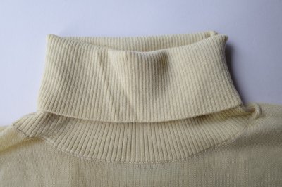 画像1: FOLL washable wool turtleneck sweater・smoke yellow