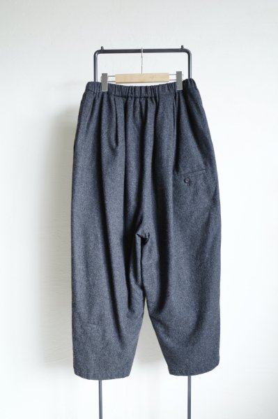 画像2: Dulcamara　　　　　　縮絨ウールタックワイドパンツ・チャコールグレー (2)