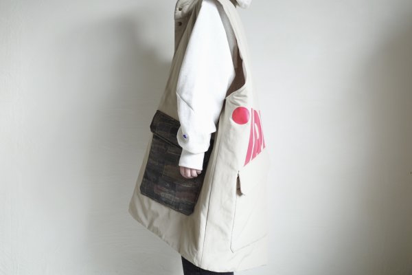 画像15: blackmeans irregular       オーバーサイズパデットスリーブレスコート・BEIGE (15)