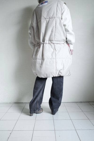 画像22: blackmeans irregular       オーバーサイズパデットスリーブレスコート・BEIGE (22)