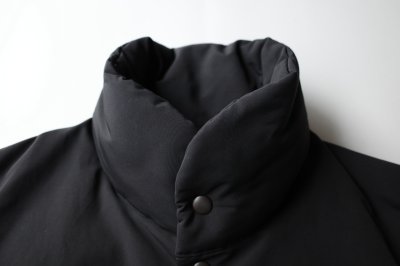 画像1: blackmeans irregular       オーバーサイズパデットスリーブレスコート・BLACK