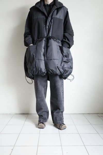 画像18: blackmeans irregular       オーバーサイズパデットスリーブレスコート・BLACK (18)