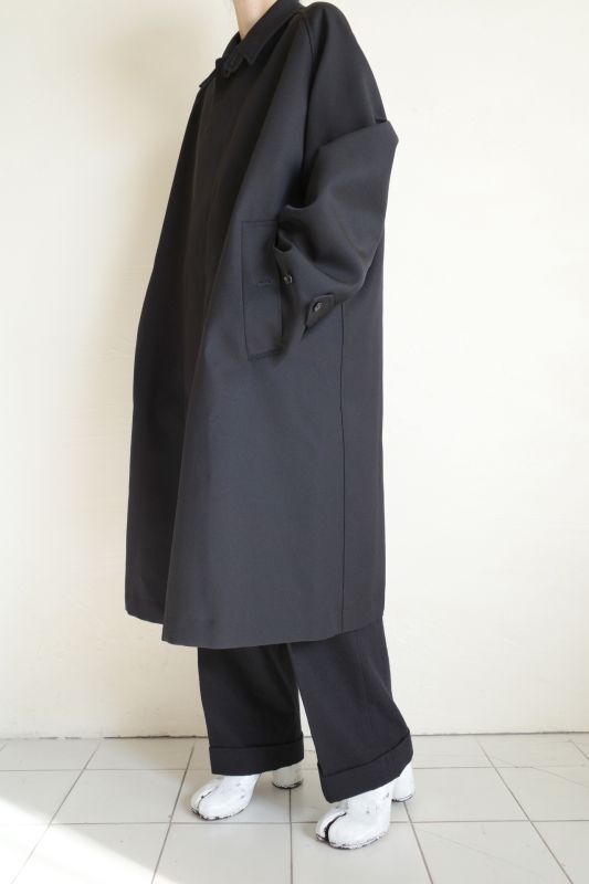 INTERIM インテリム PURE BLACK WOOL GABERDINE SINGLE RAGLAN COAT