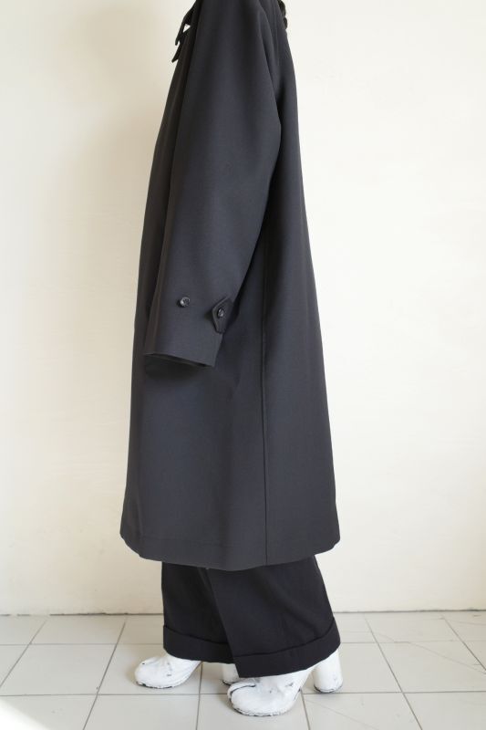 INTERIM インテリム PURE BLACK WOOL GABERDINE SINGLE RAGLAN COAT