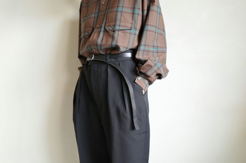 INTERIM インテリム PURE BLACK WOOL GABERDINE 2-TUCK WIDE TAPERED