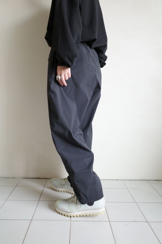 UNTRACE WATER REPELLENT TAPERED STRETCH TRACK PANTS・BLACK - tity