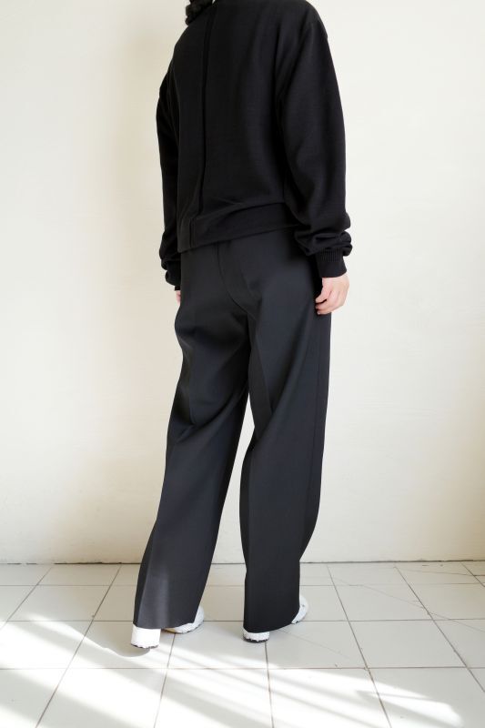 INTERIM インテリム PURE BLACK WOOL 2-TUCK STRAIGHT SLACKS・BLACK